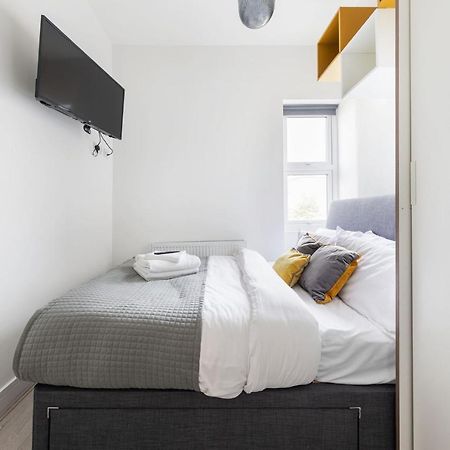 Functional Budget Stay With Wi-Fi And Laundry Facilities Near Tube Station Лондон Екстериор снимка