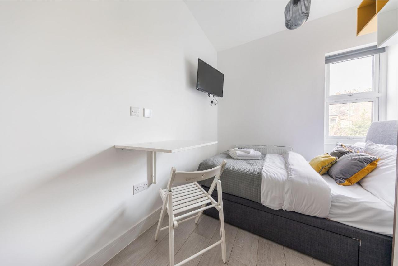 Functional Budget Stay With Wi-Fi And Laundry Facilities Near Tube Station Лондон Екстериор снимка