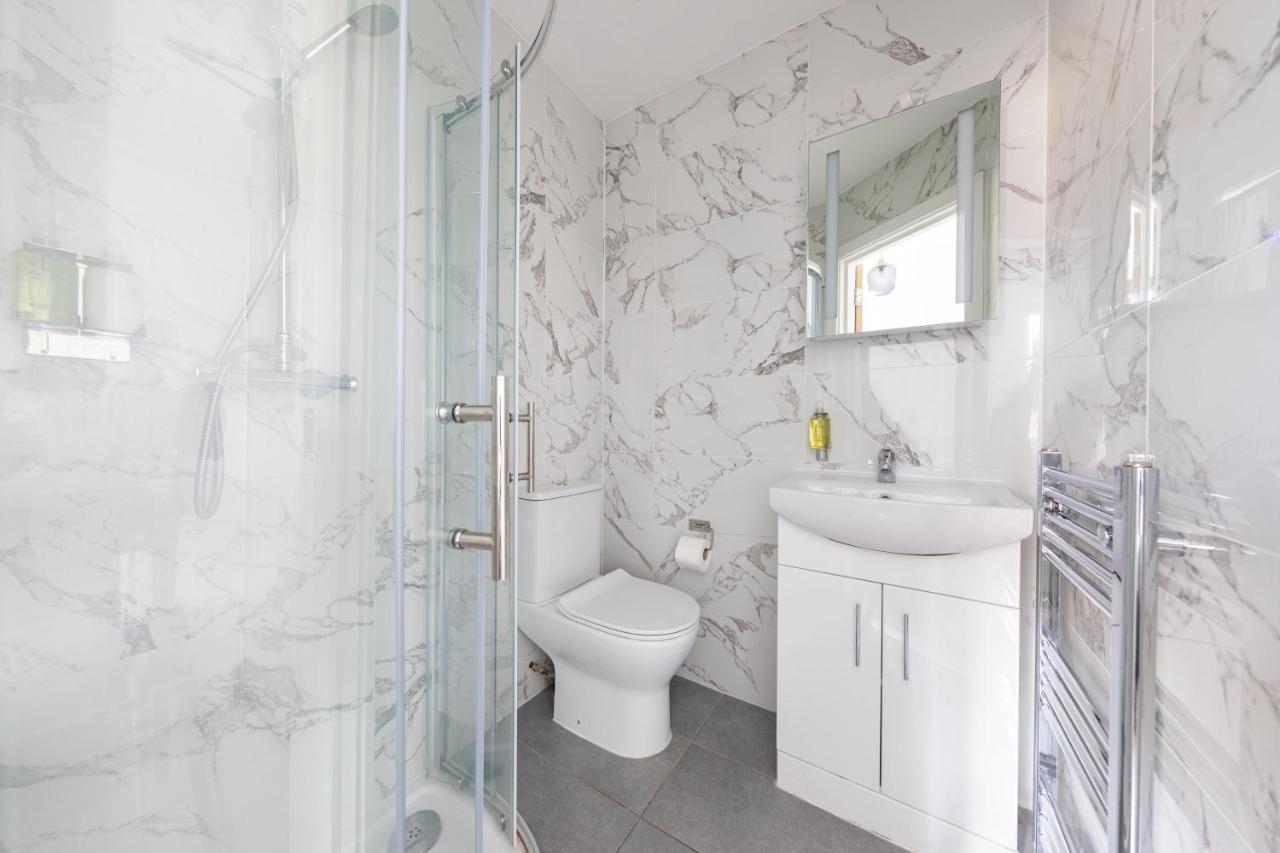 Functional Budget Stay With Wi-Fi And Laundry Facilities Near Tube Station Лондон Екстериор снимка